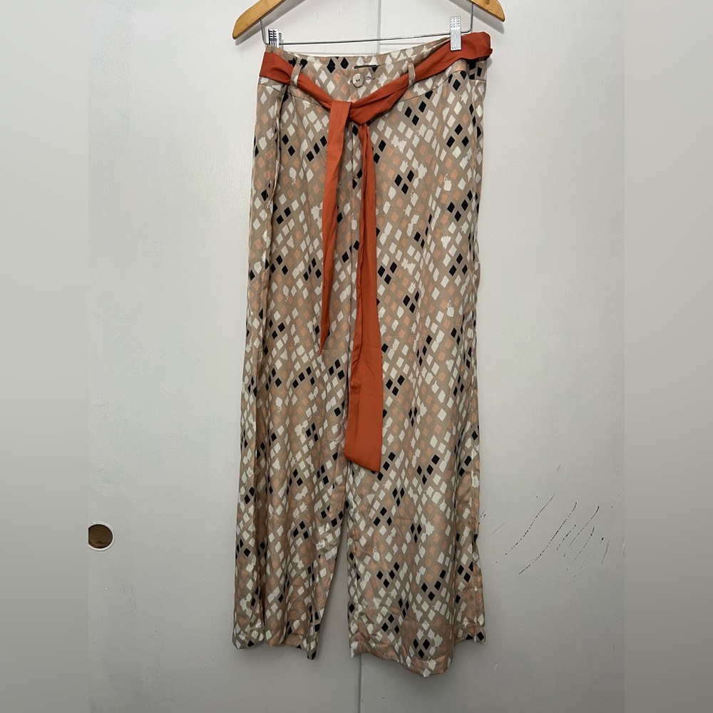 Umgee USA Large tan with black/white/pink diamond pattern pants